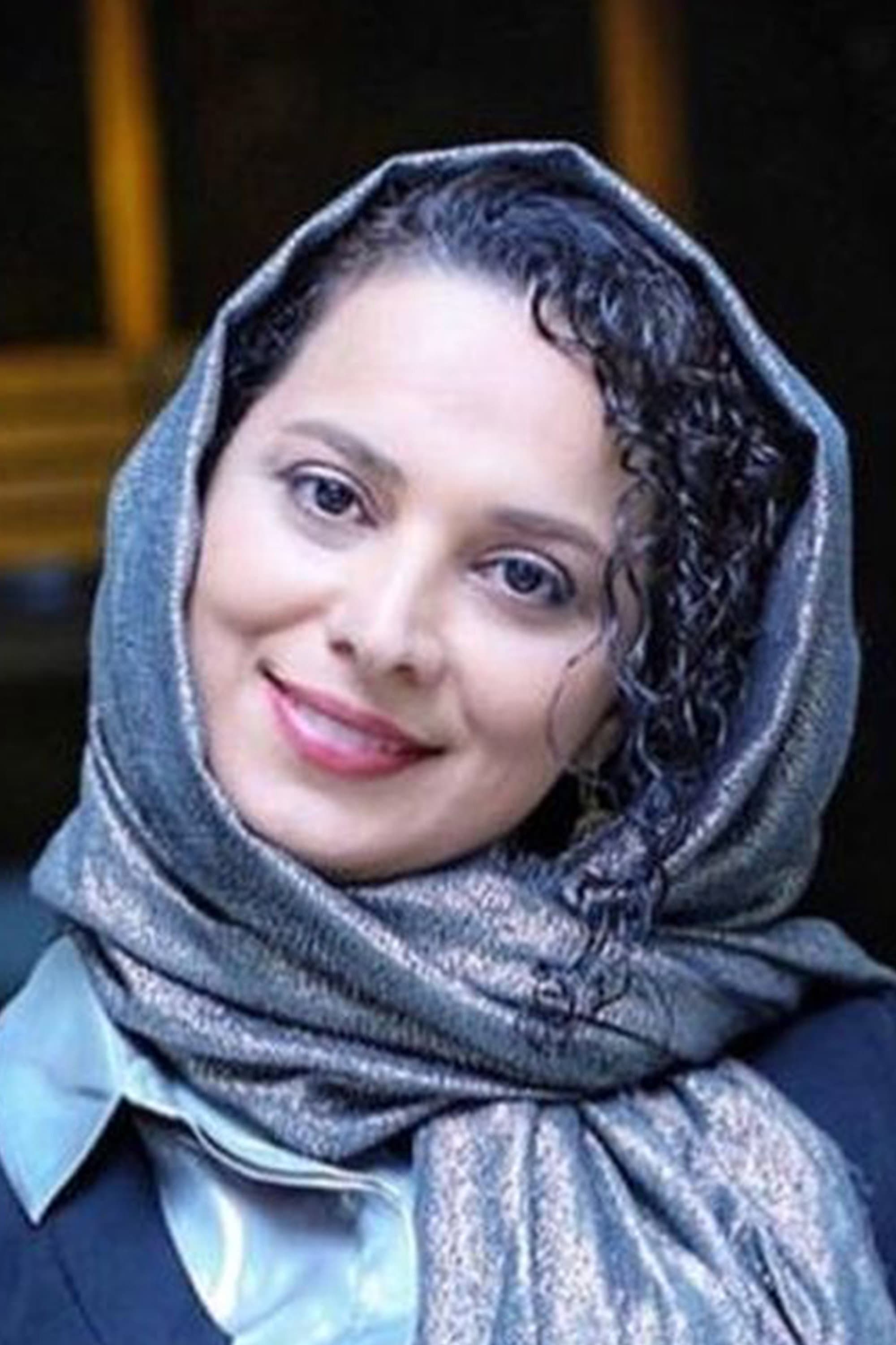 Roshanak Ajamian profile