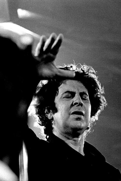 Míkis Theodorakis profile
