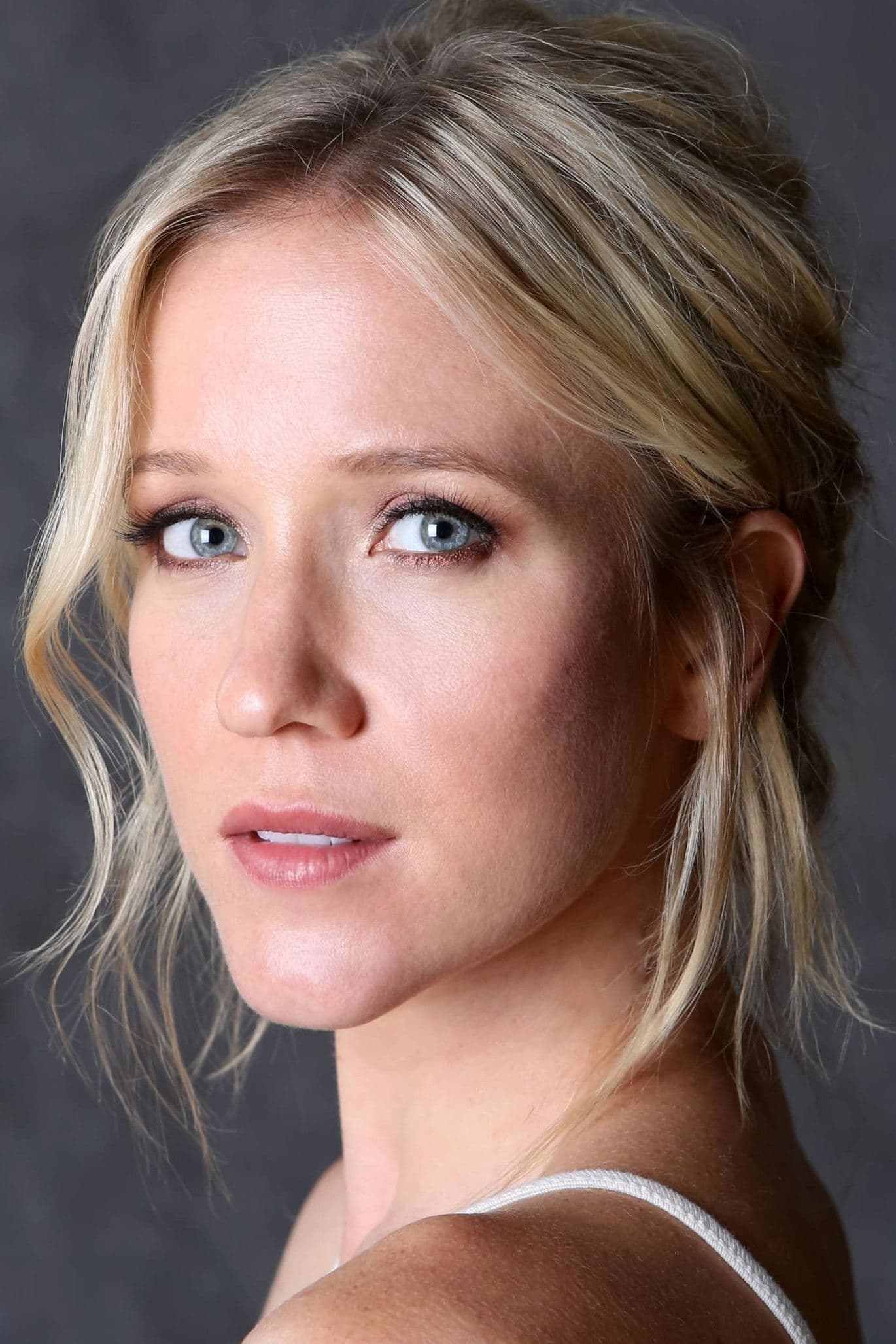 Jessy Schram profile