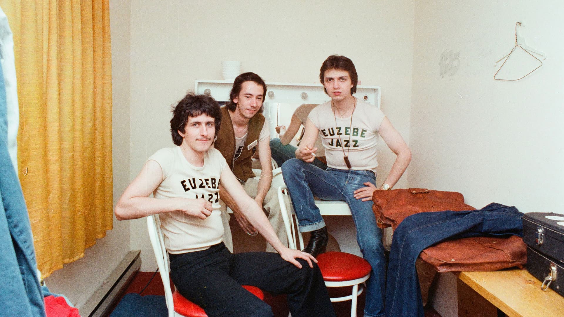 UZEB en fusion backdrop