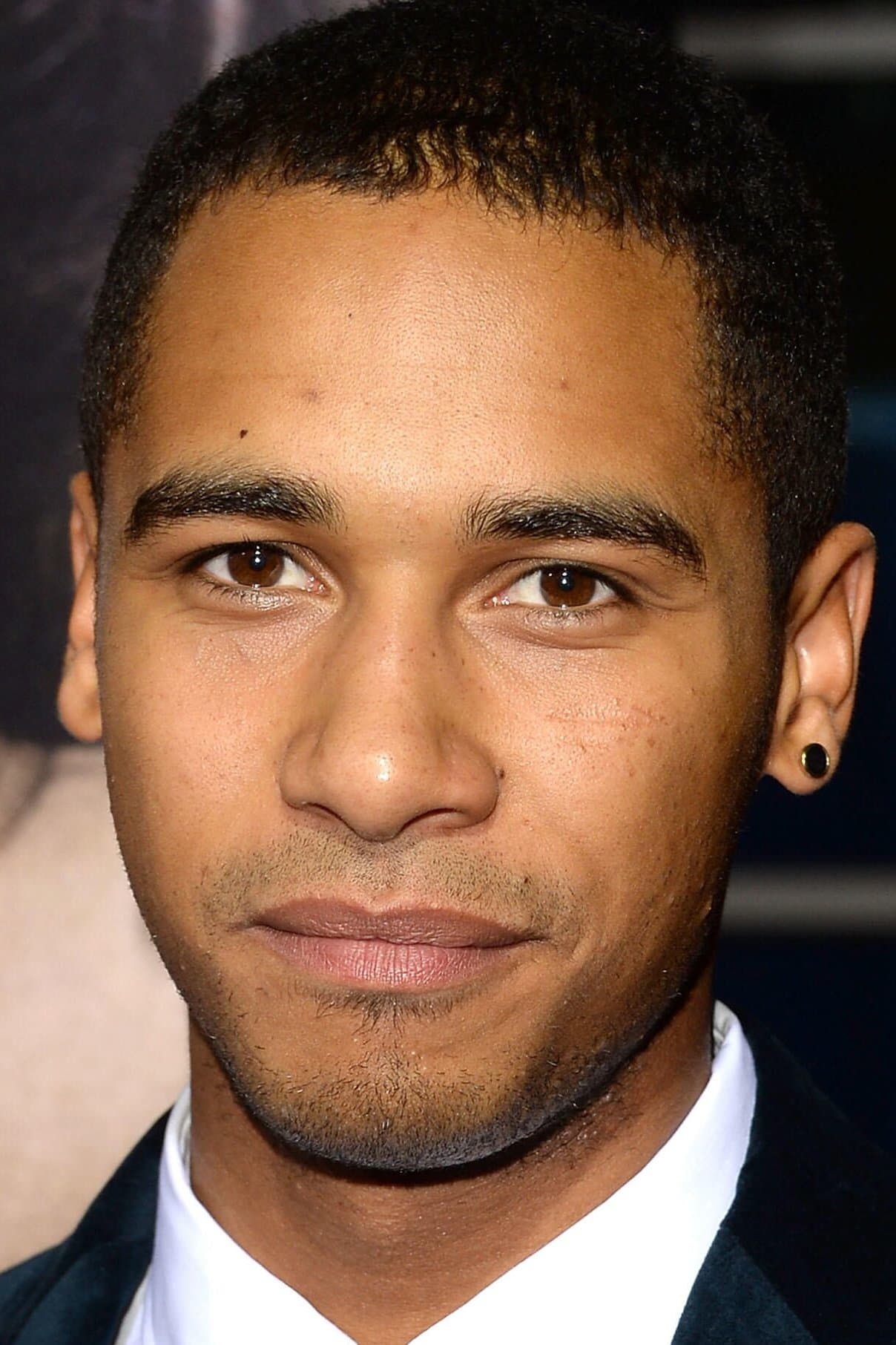 Elliot Knight profile