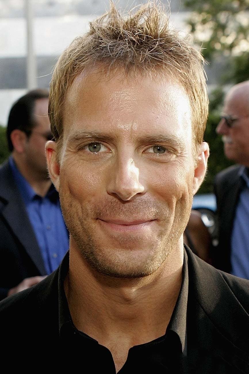 Daniel Travis profile