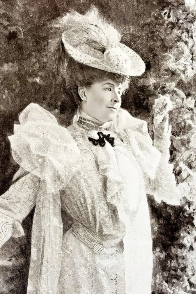 Julia Bartet profile