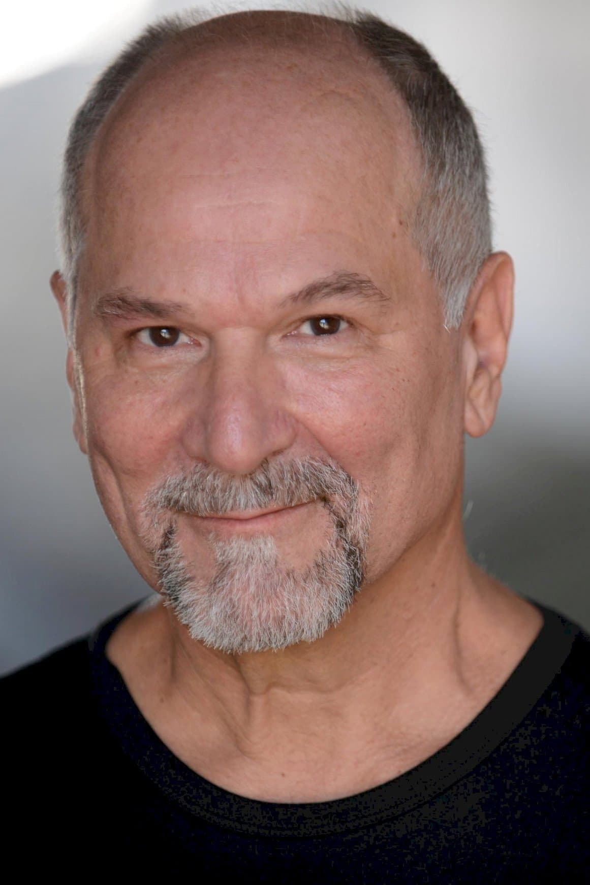 John Kapelos profile