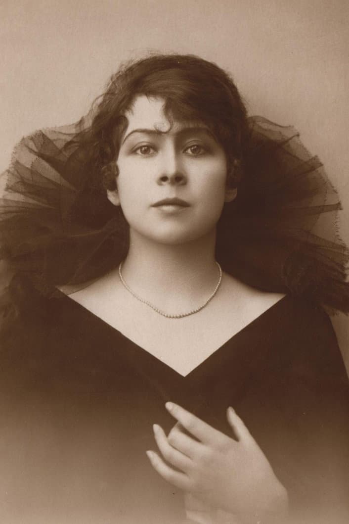 Esther Carena profile