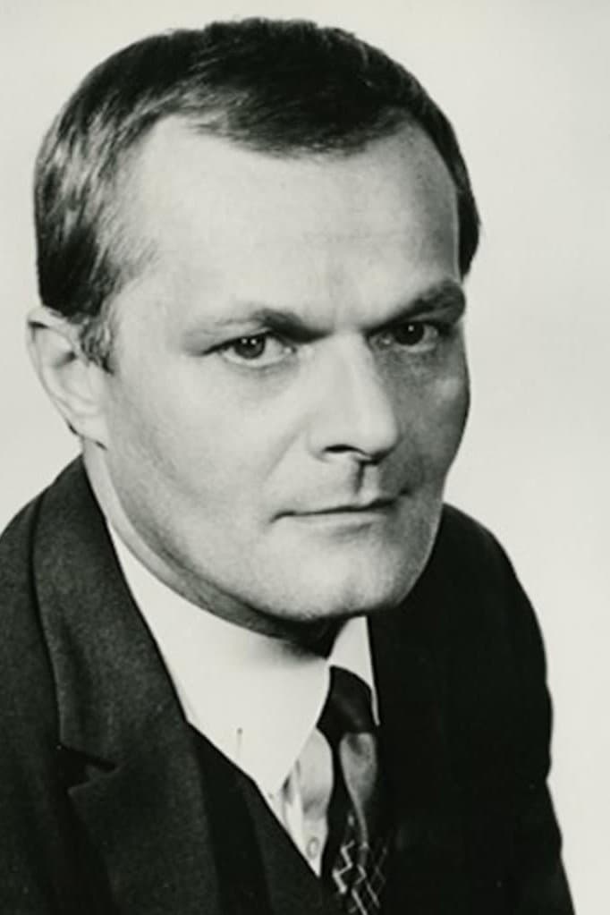 Iván Darvas profile