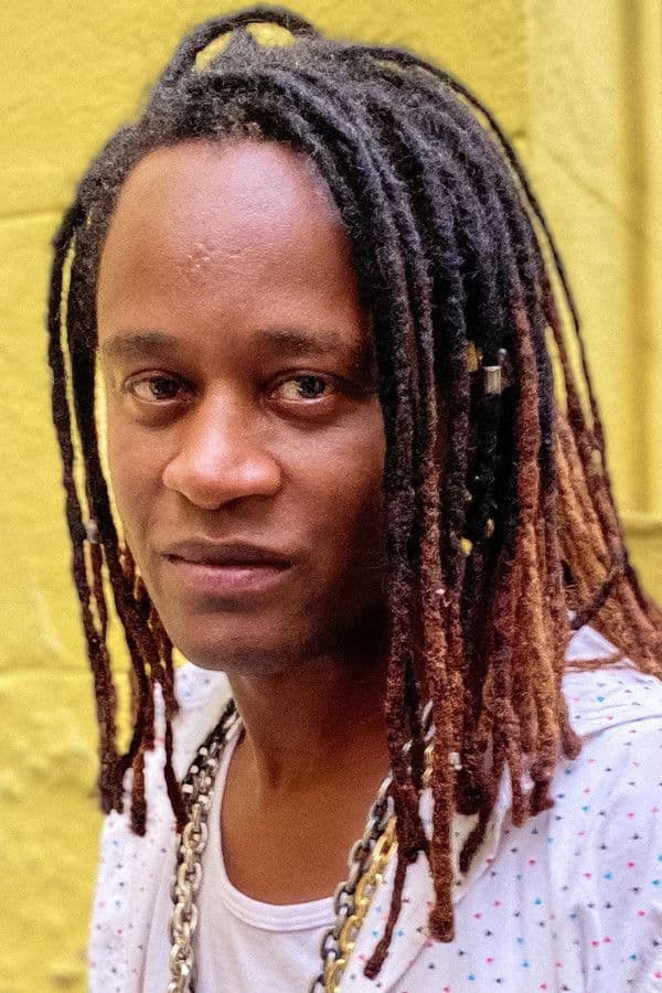 Toni Garrido profile