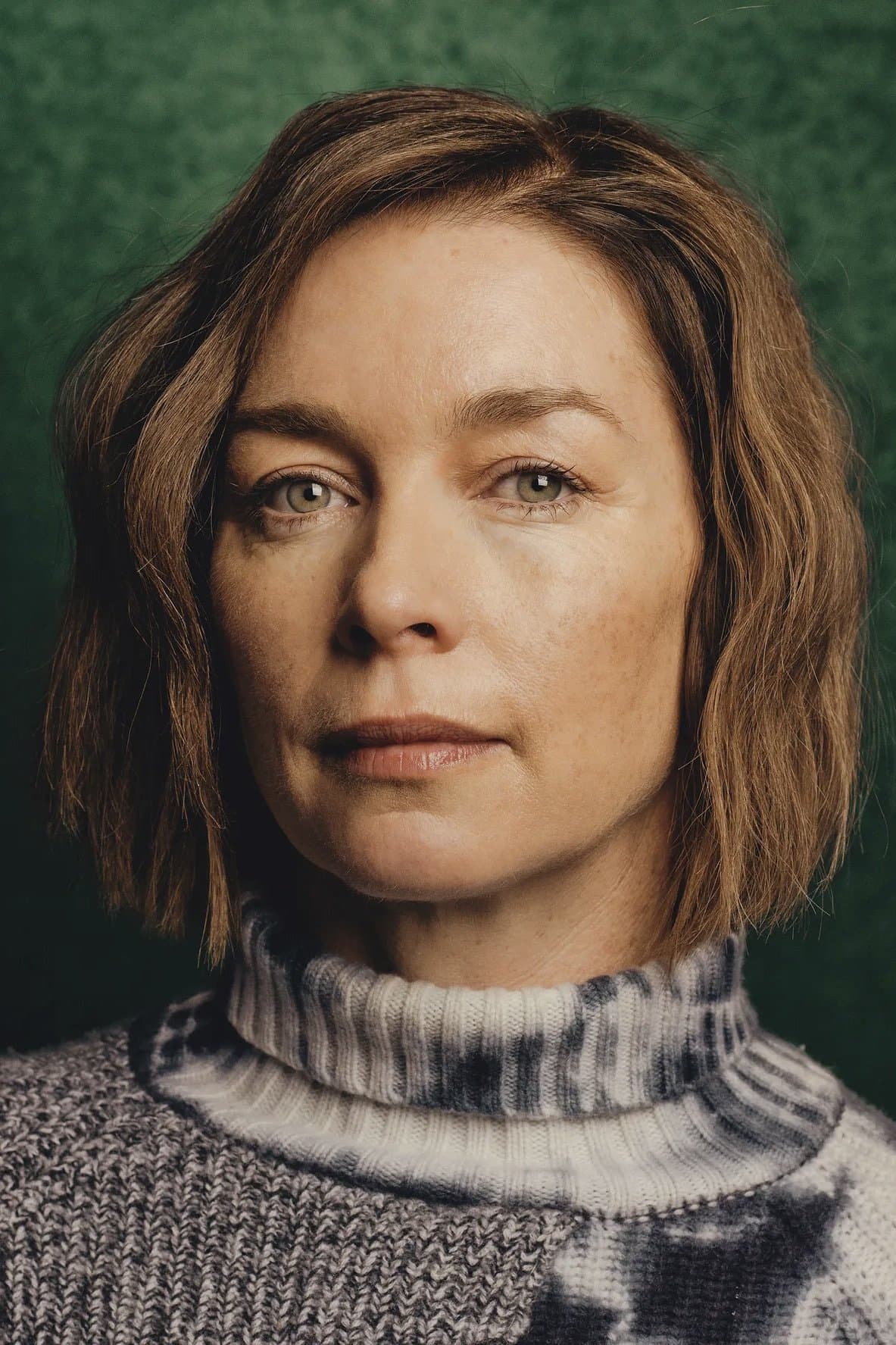 Julianne Nicholson profile