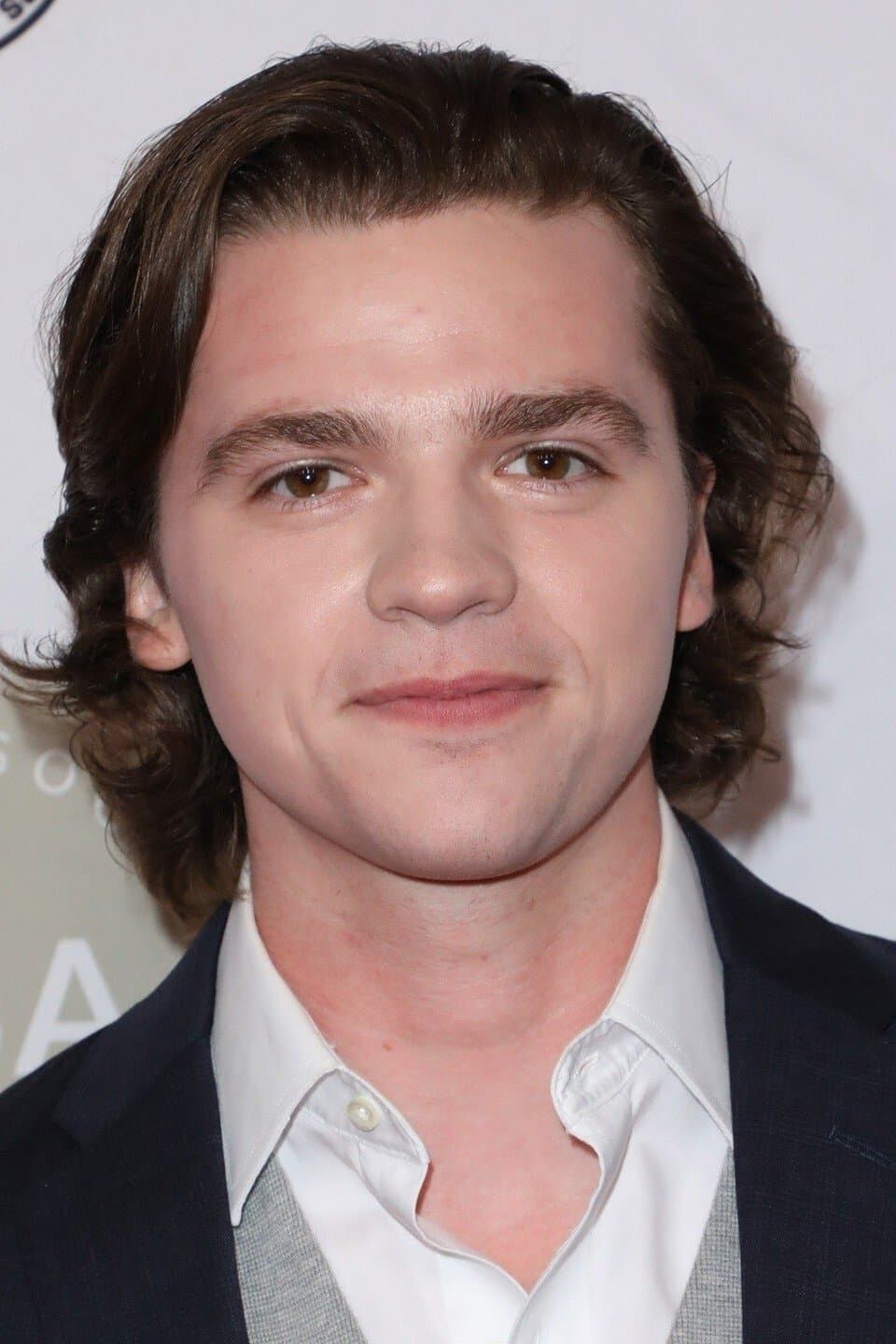 Joel Courtney profile