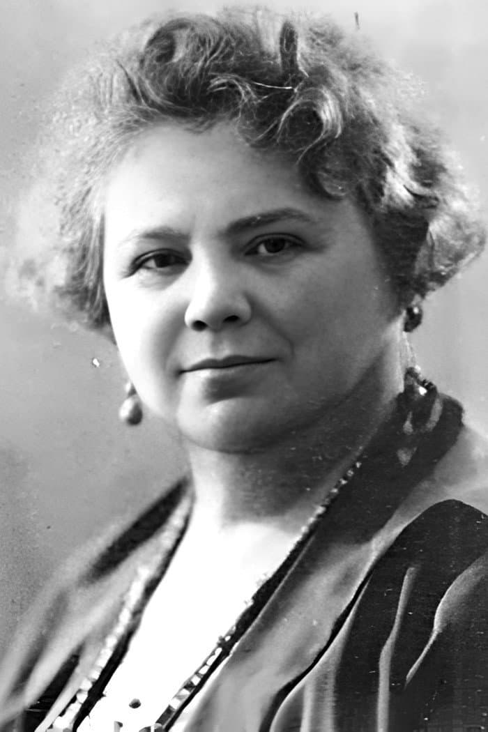 Minnie Rayner profile