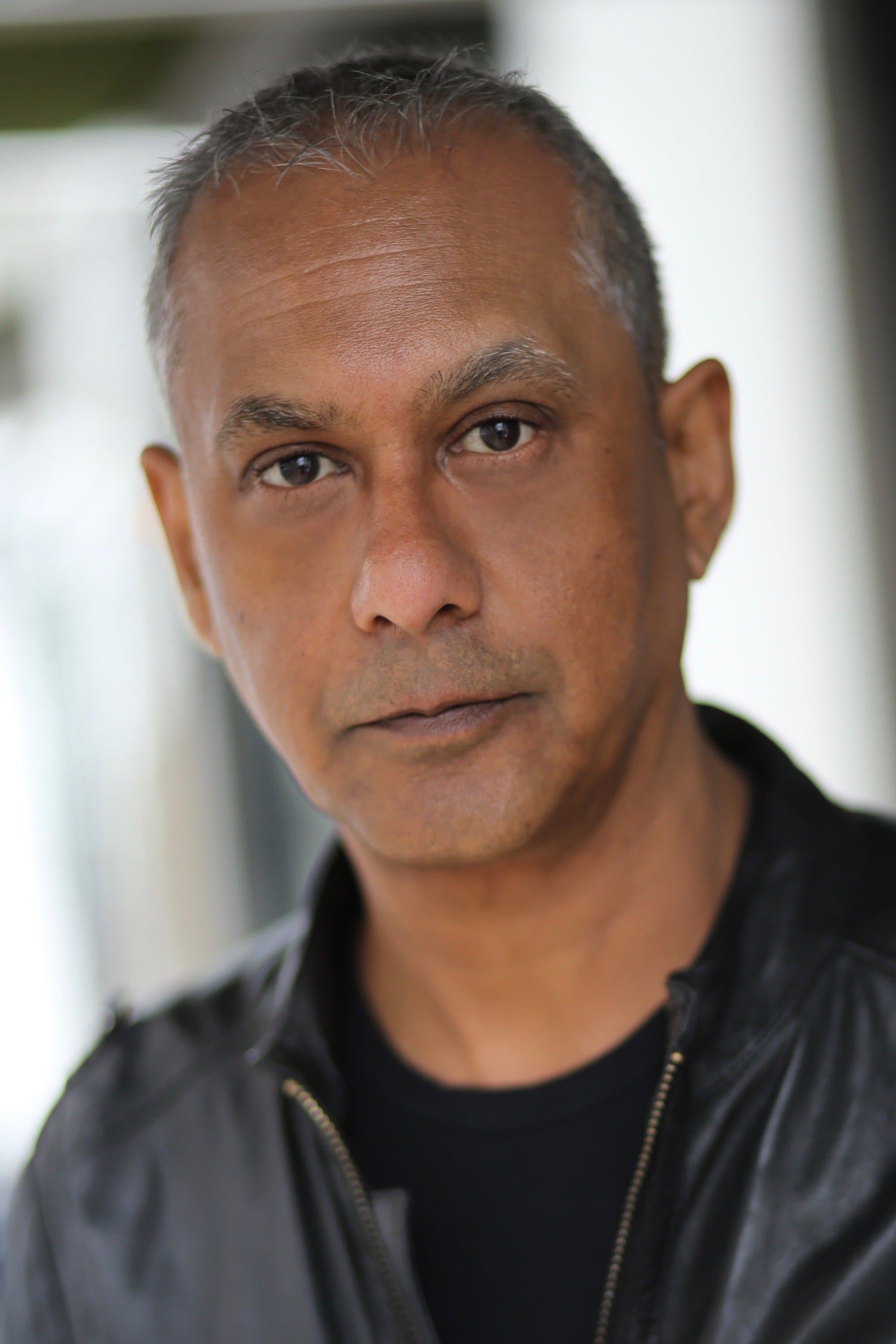 Gordon Warnecke profile