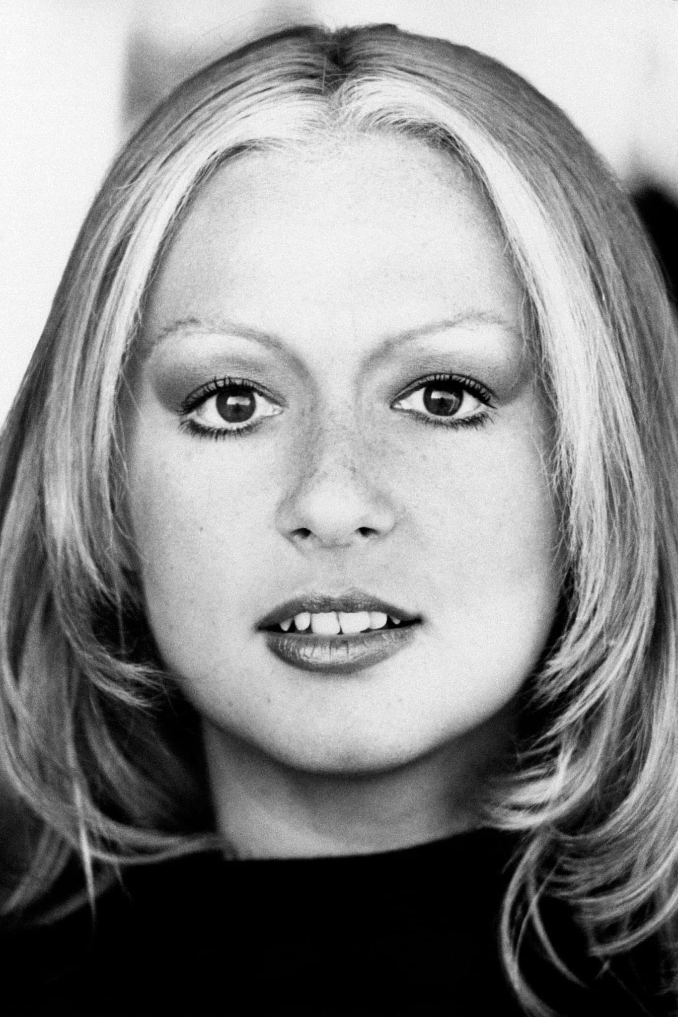 Loretta Goggi profile