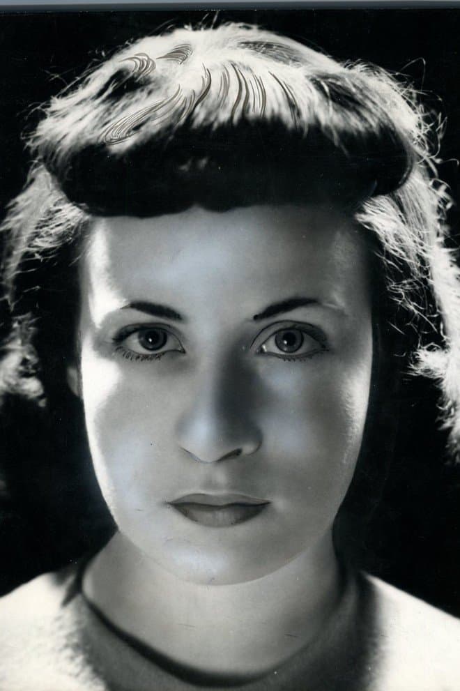 Paula Dehelly profile