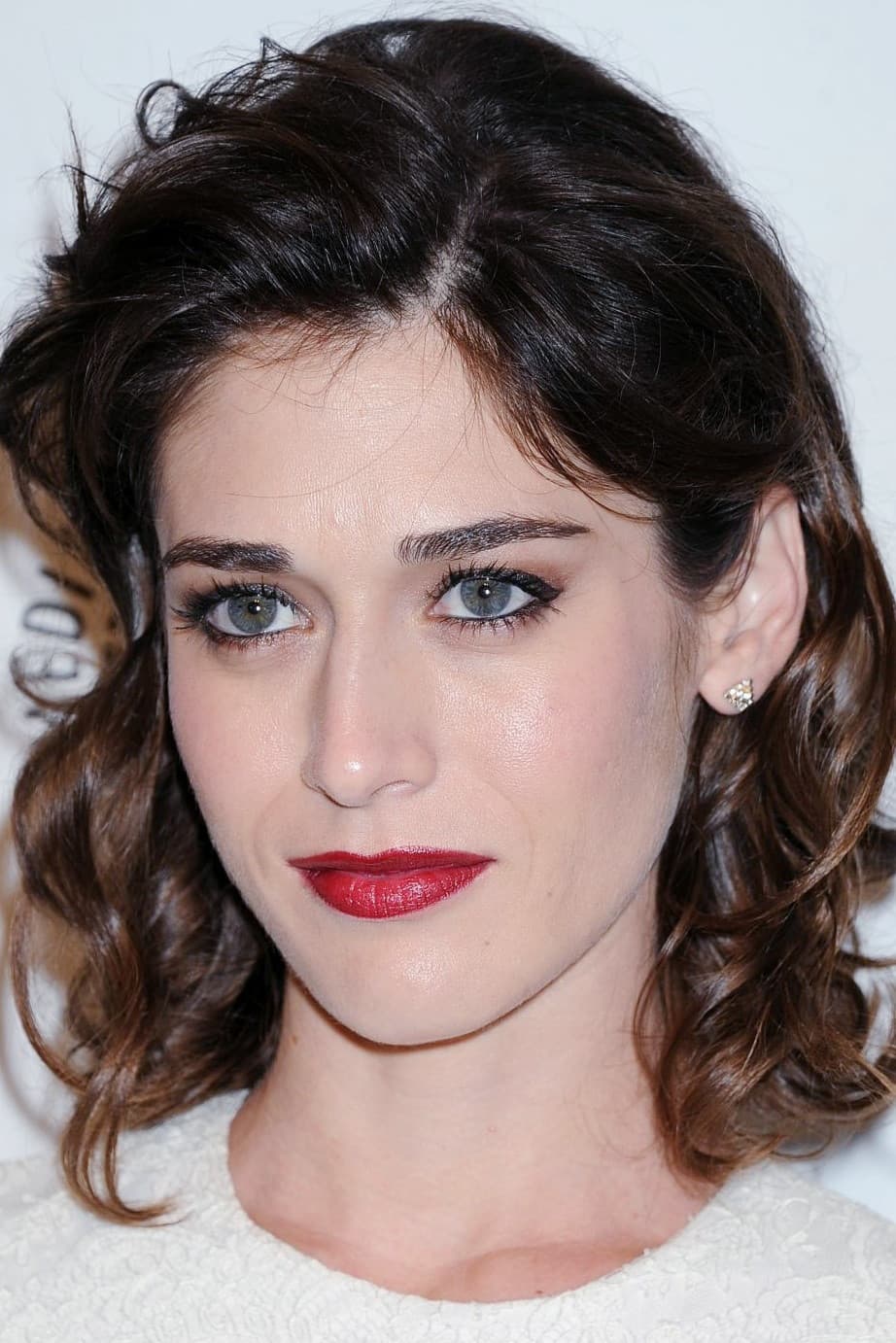 Lizzy Caplan profile