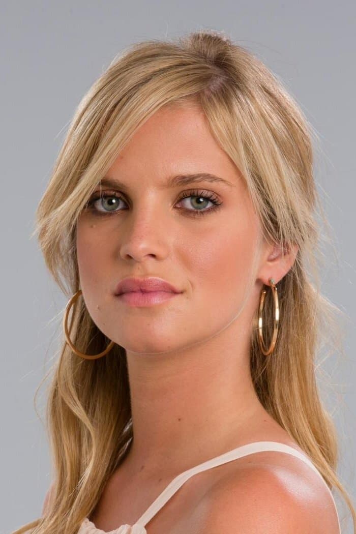 Júlia Palha profile