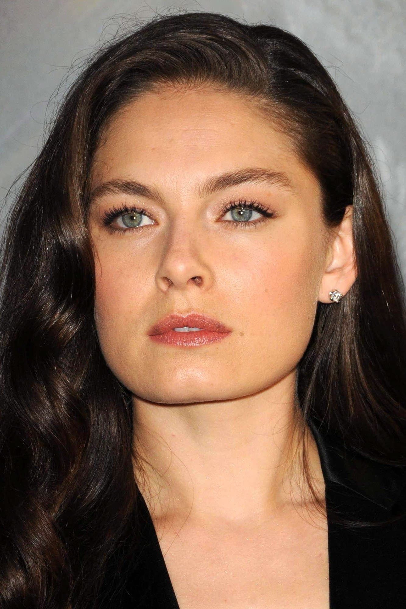 Alexa Davalos profile