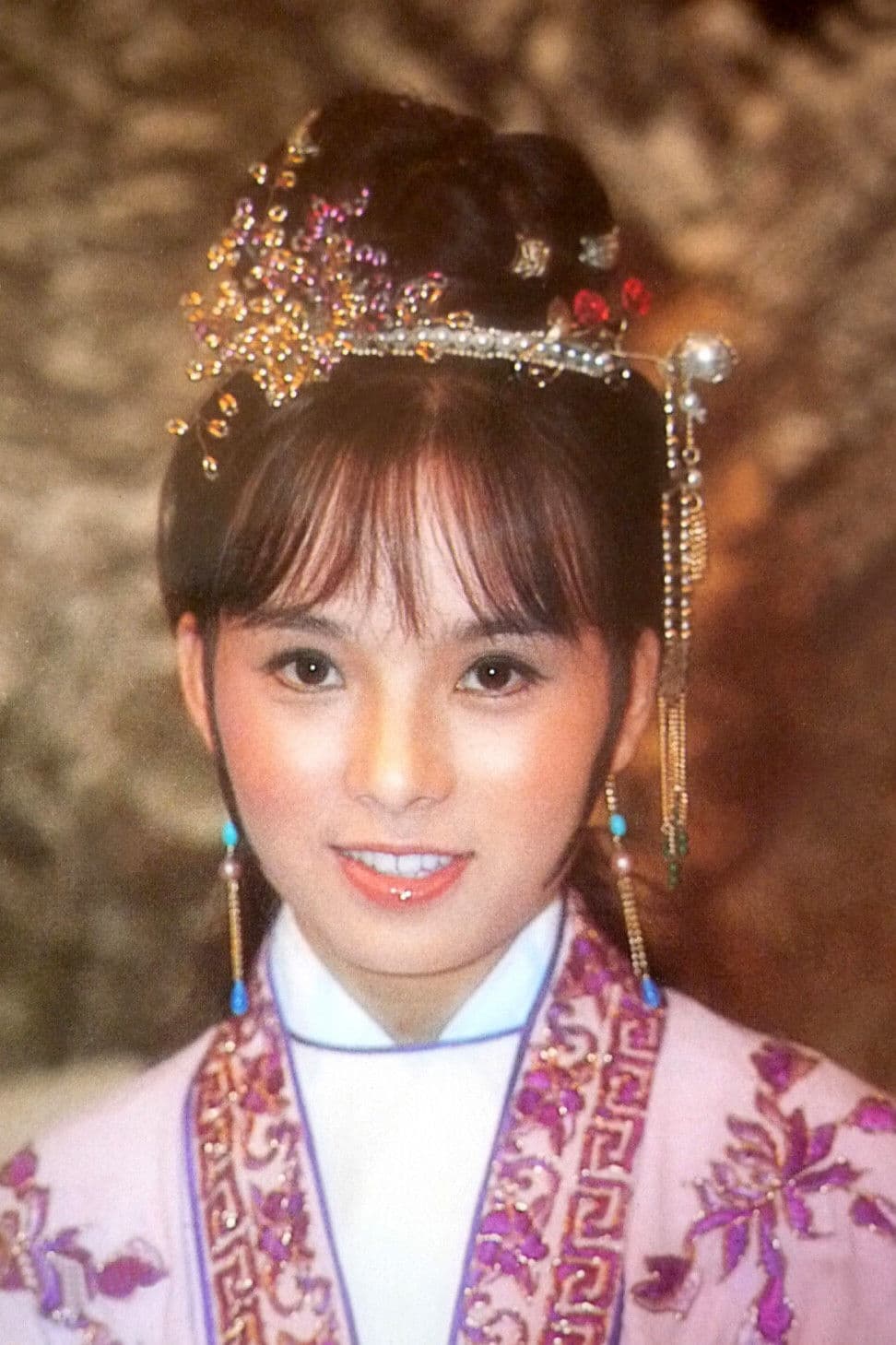 Chu Hoi-Ling profile