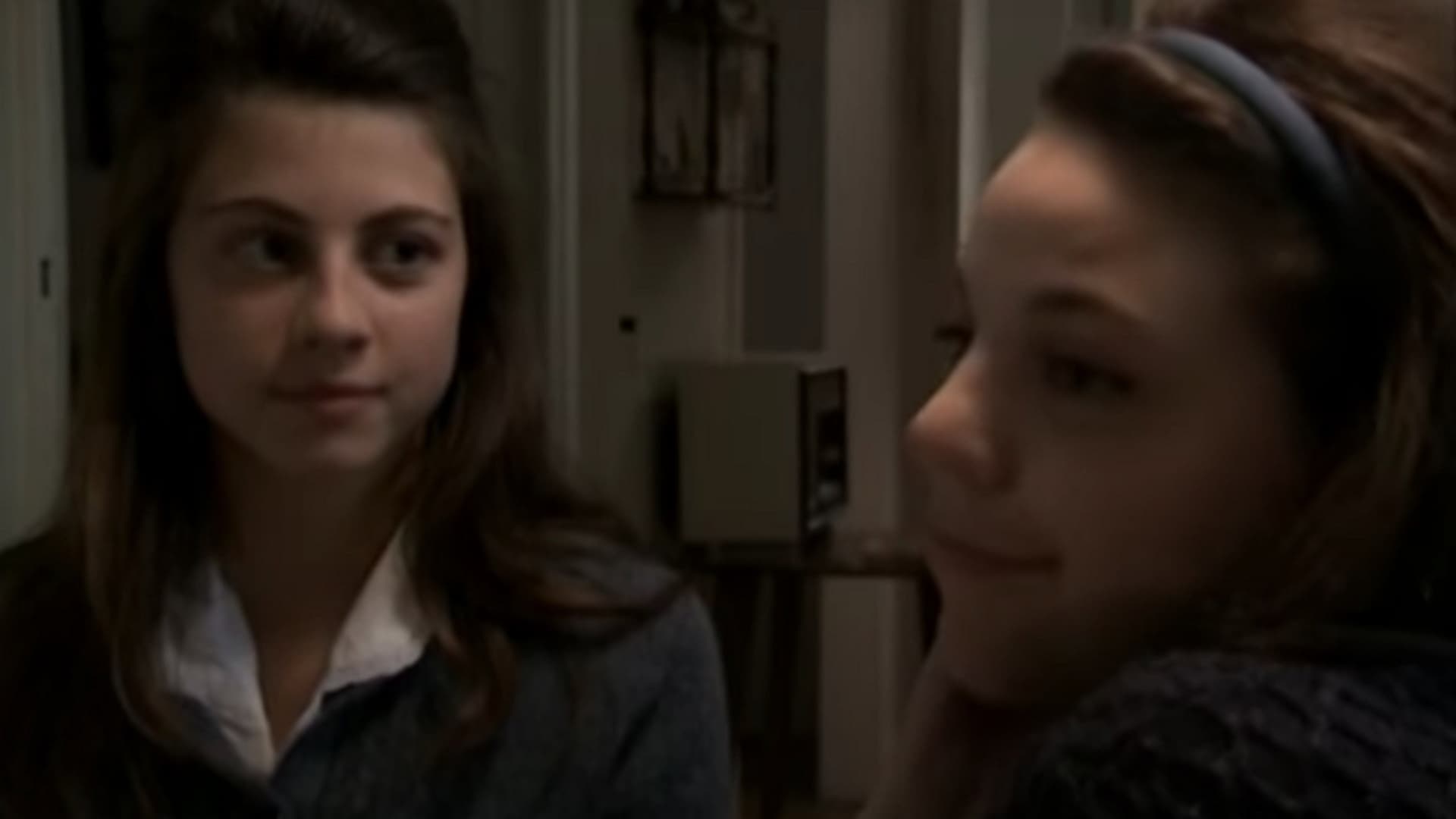 On m'a volé mon adolescence backdrop