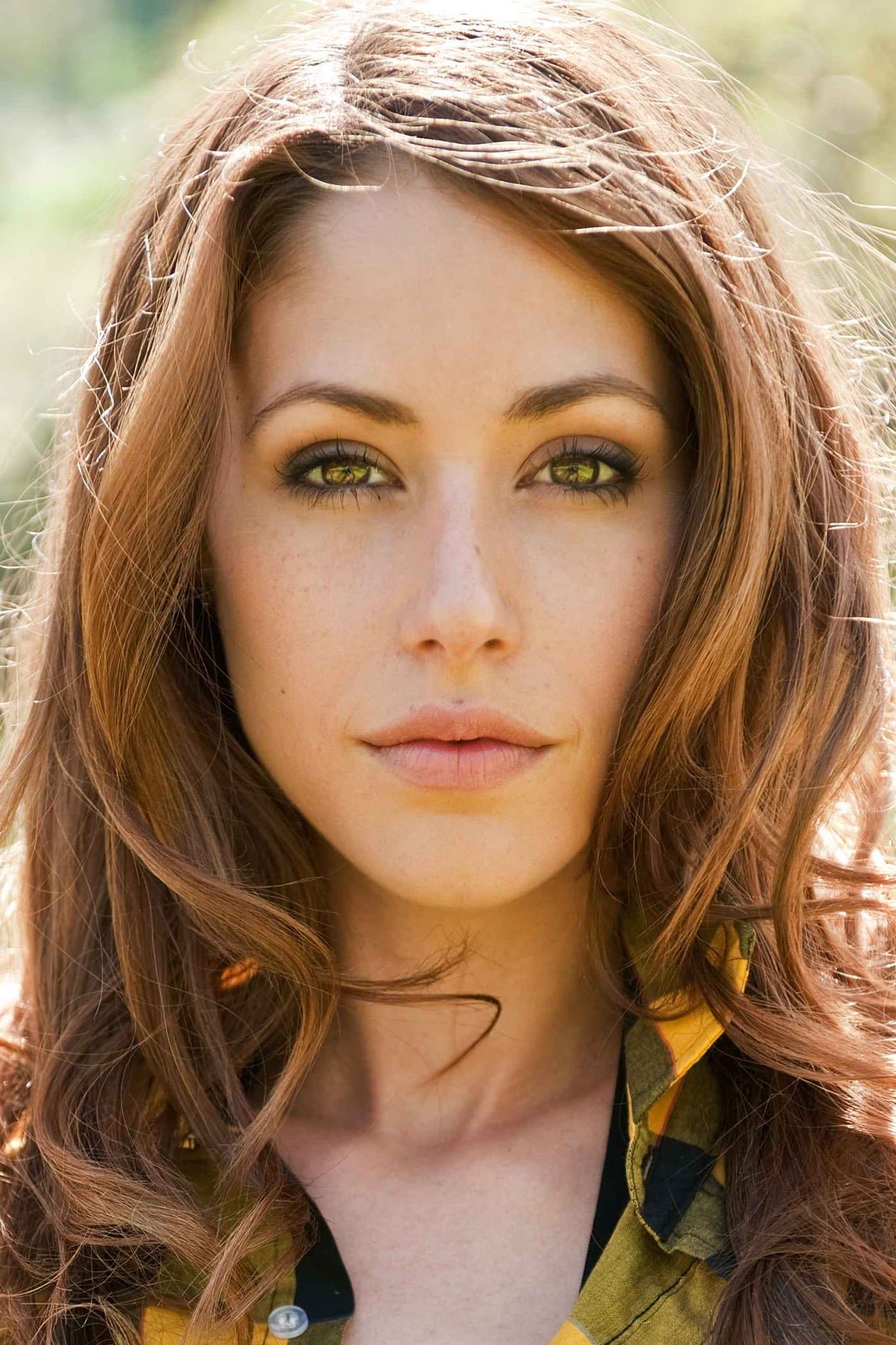 Amanda Crew profile