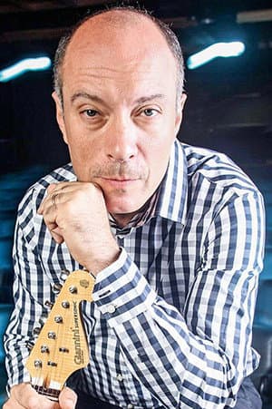 Edgard Scandurra profile