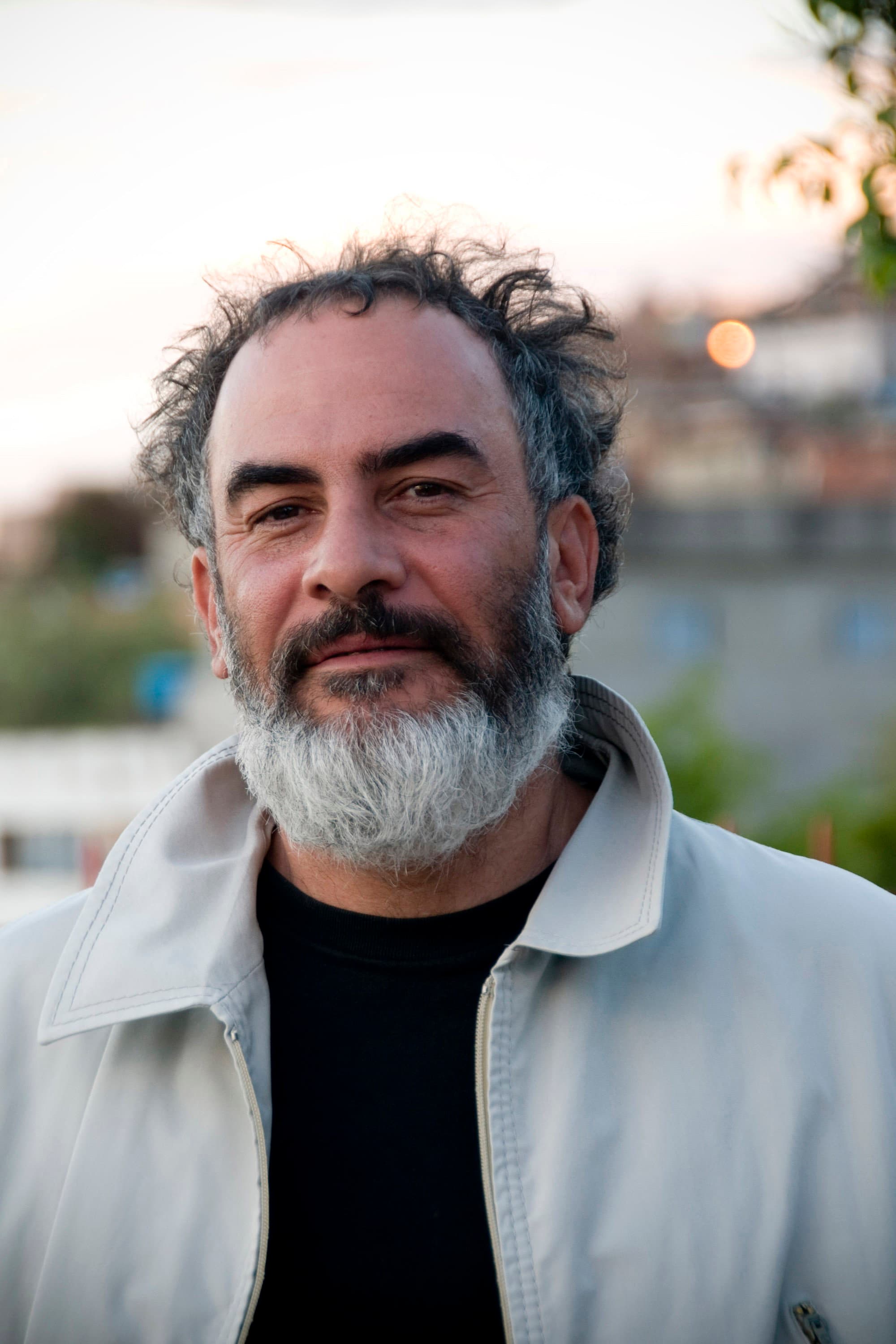 Cao Guimarães profile