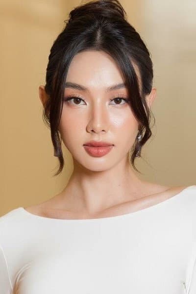 Nguyễn Thúc Thùy Tiên profile