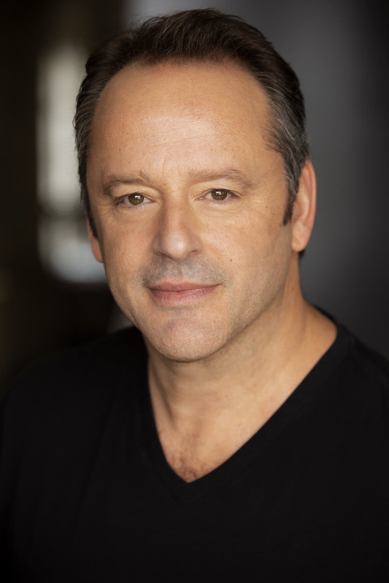 Gil Bellows profile