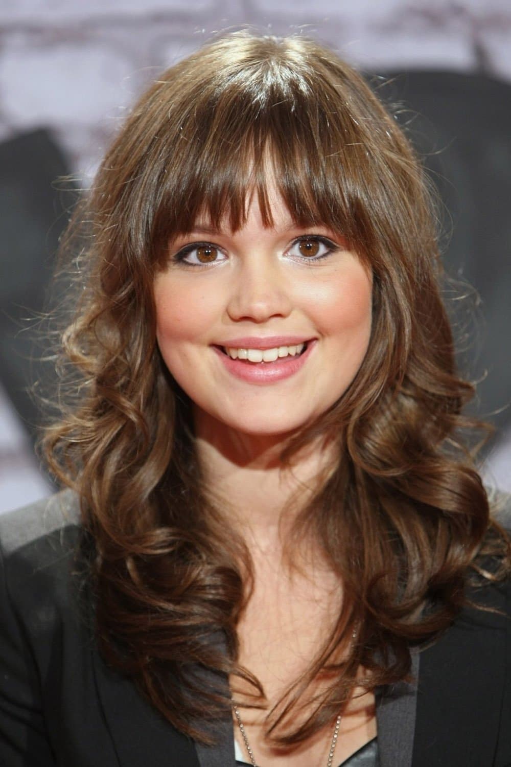 Emilia Schüle profile