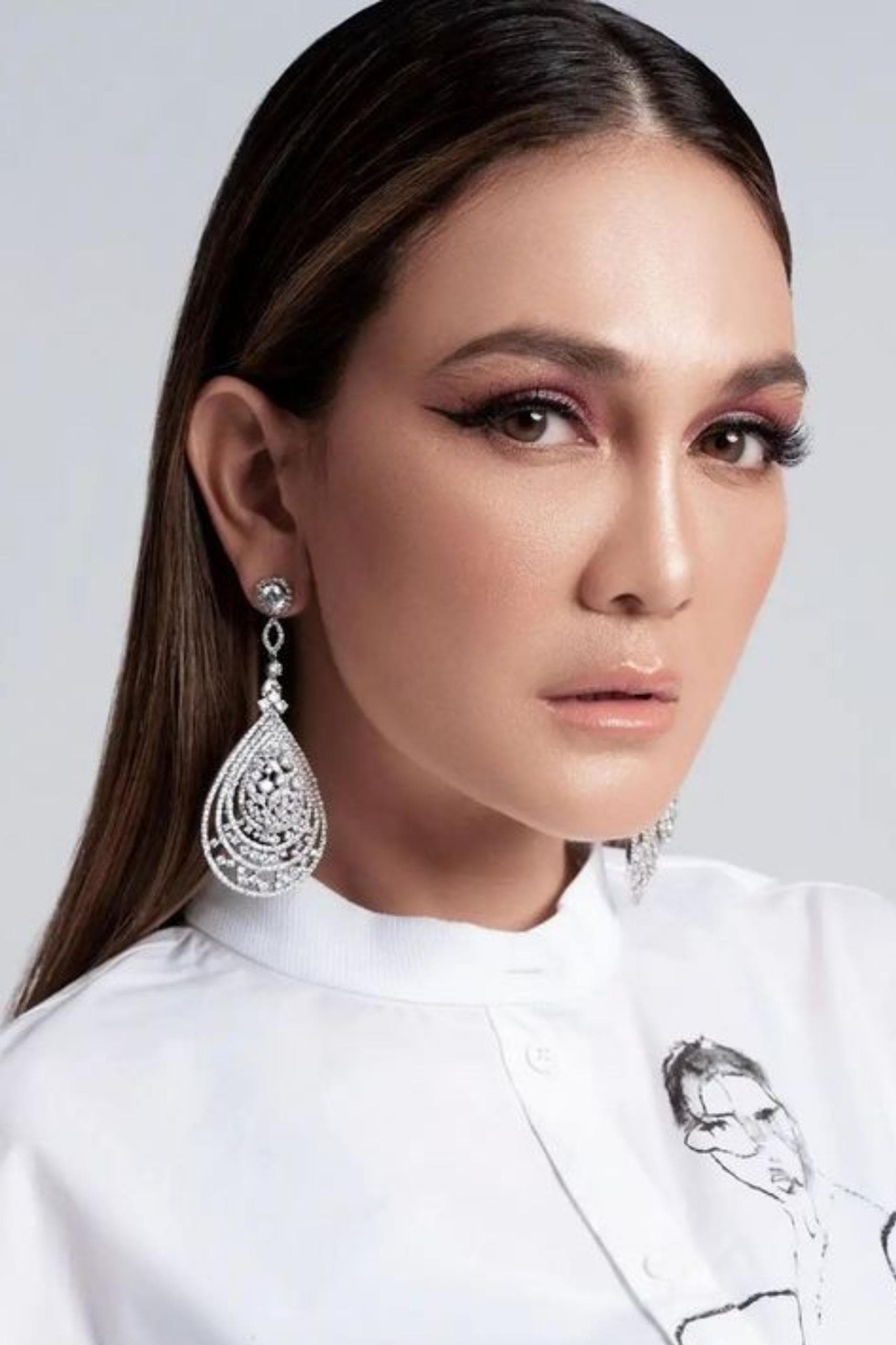 Luna Maya profile