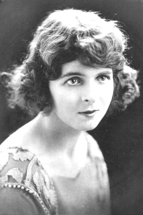 Flora le Breton profile