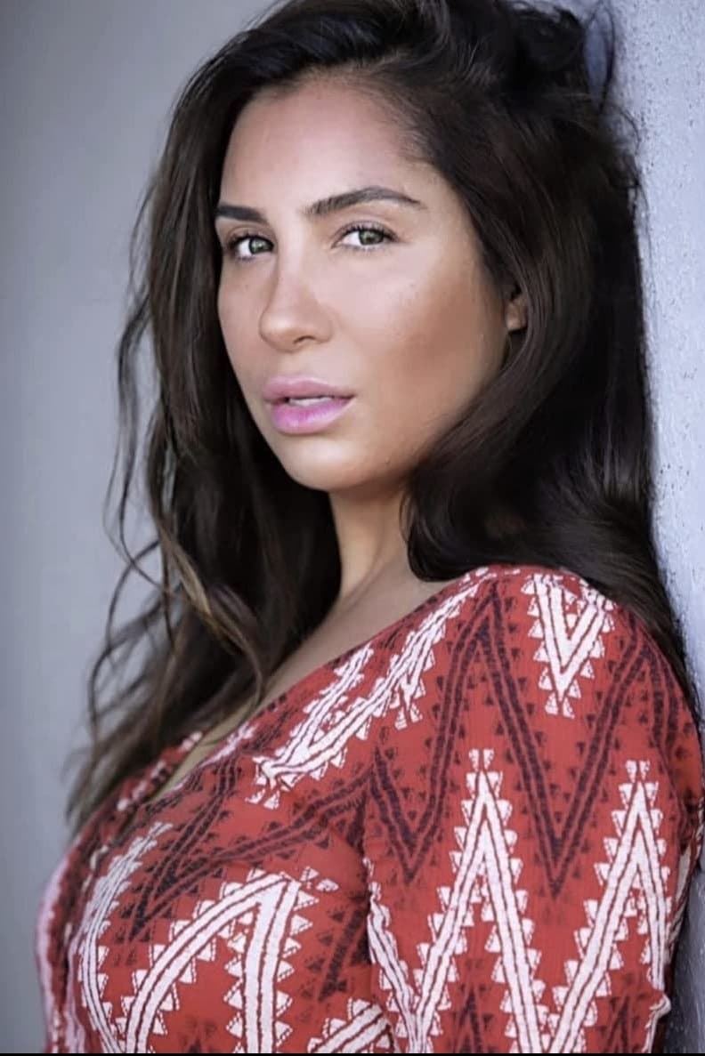 Liana Mendoza profile