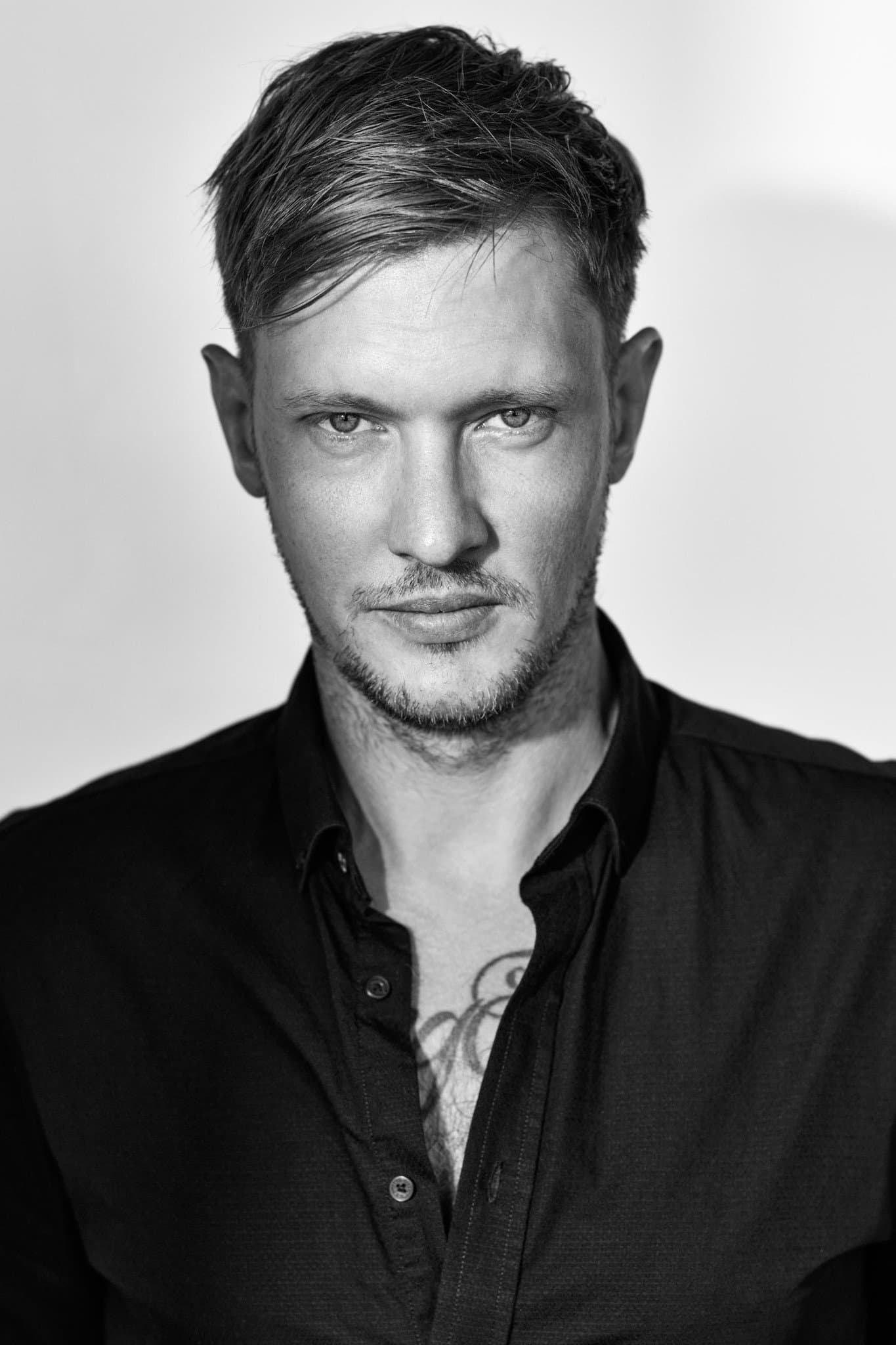 Robert Farnham profile