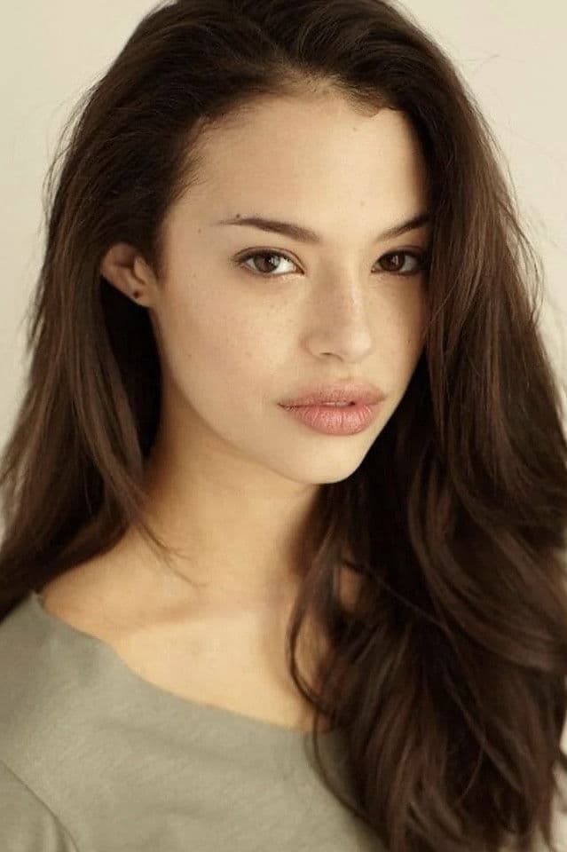Chloe Bridges profile