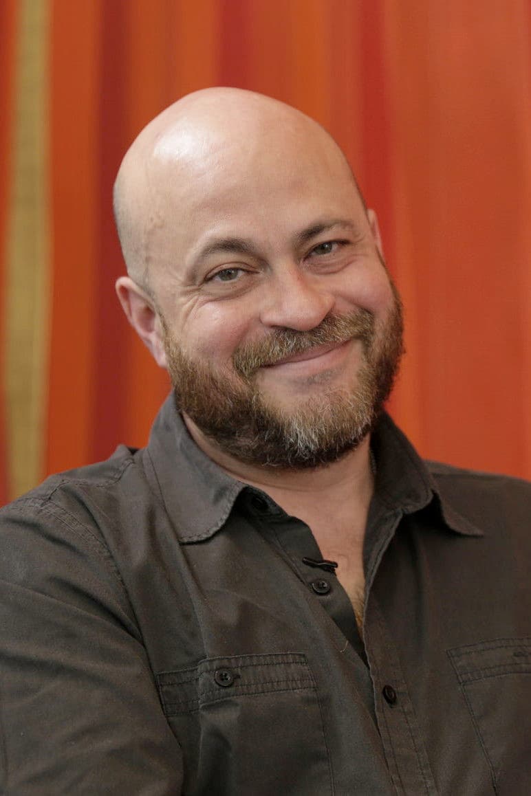 Everardo González profile