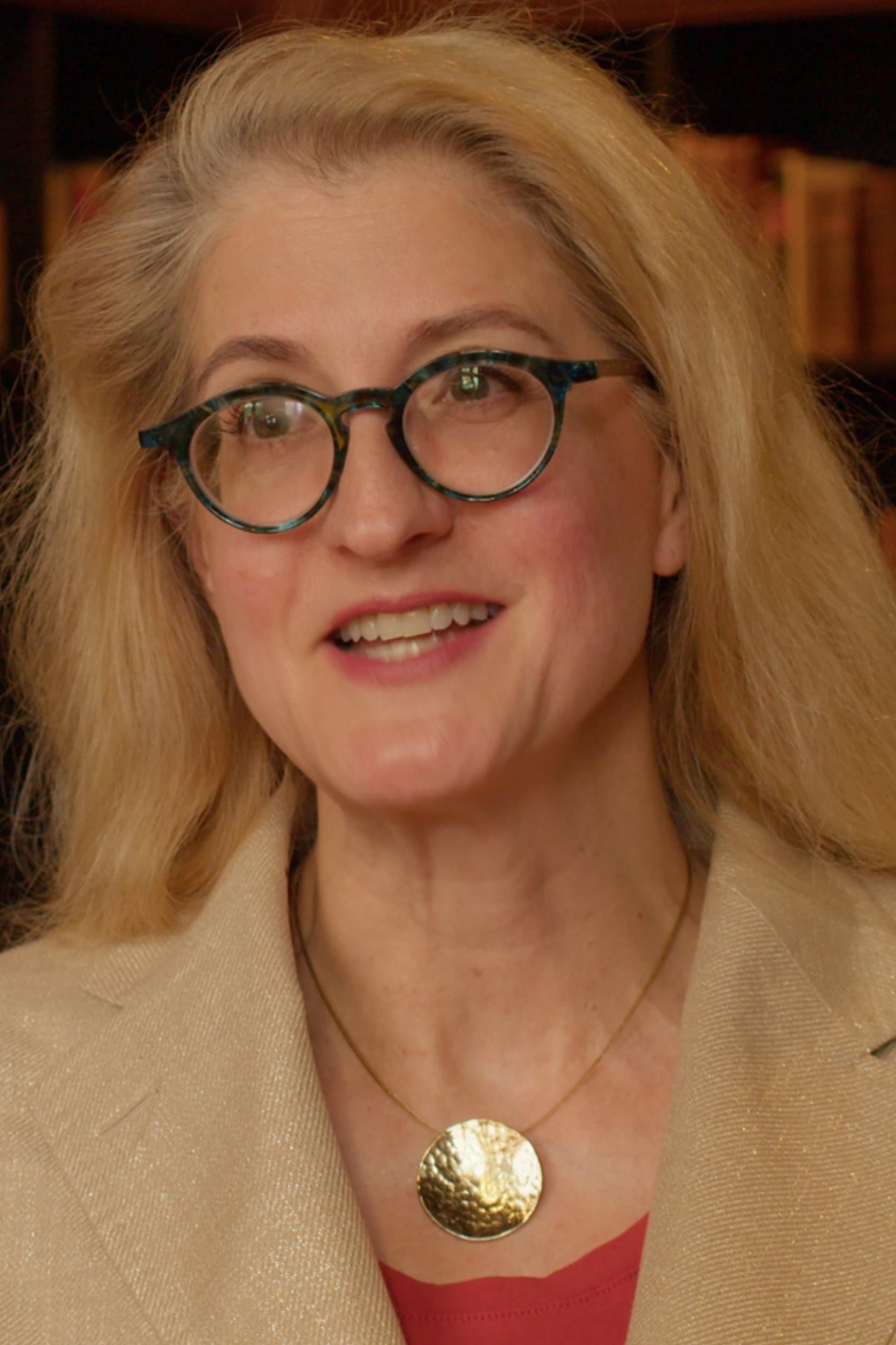 Lucinda Martin profile