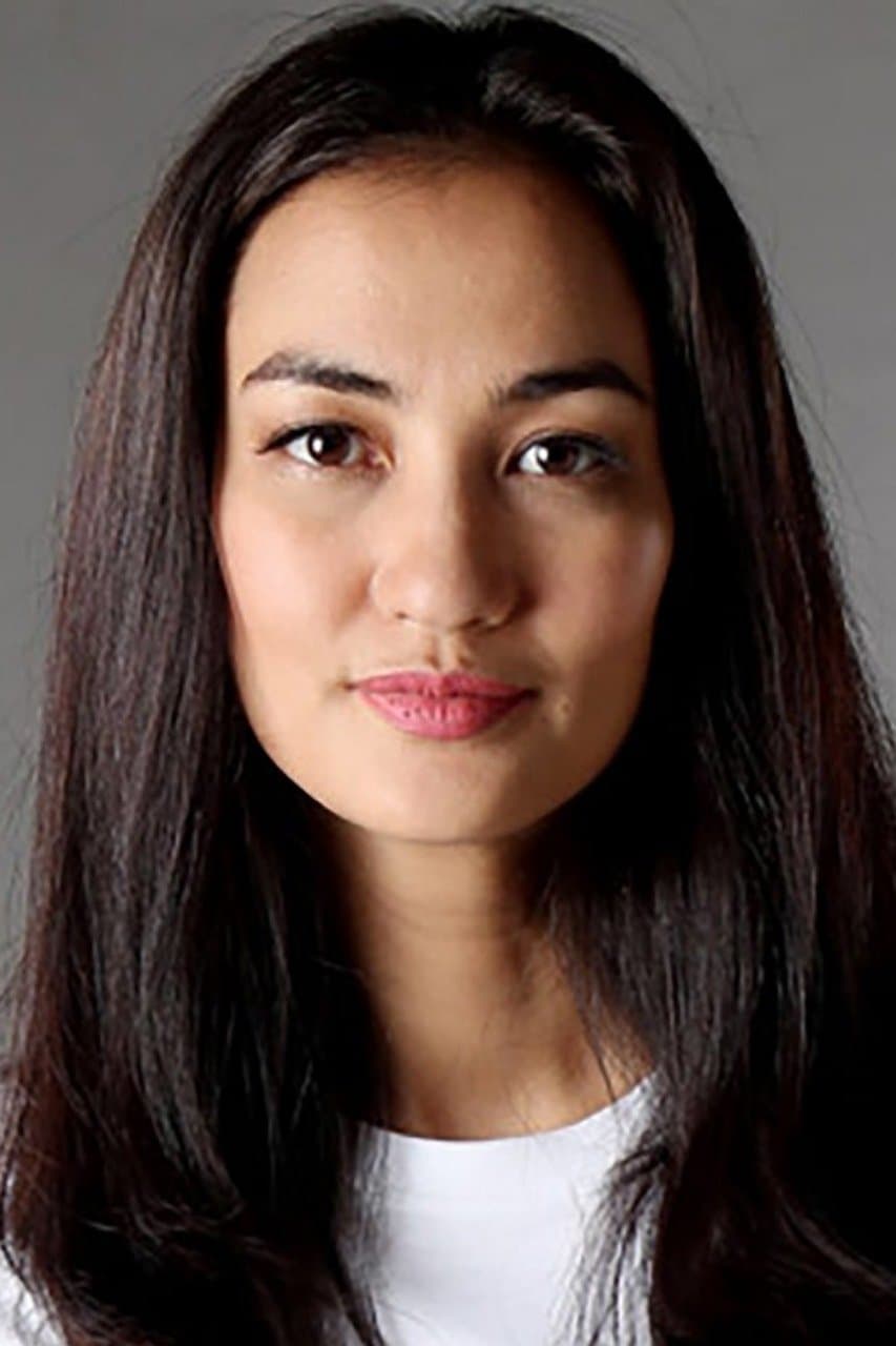 Atiqah Hasiholan profile