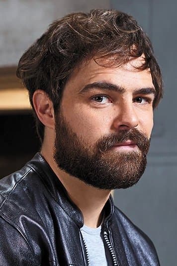 Peter Lanzani profile
