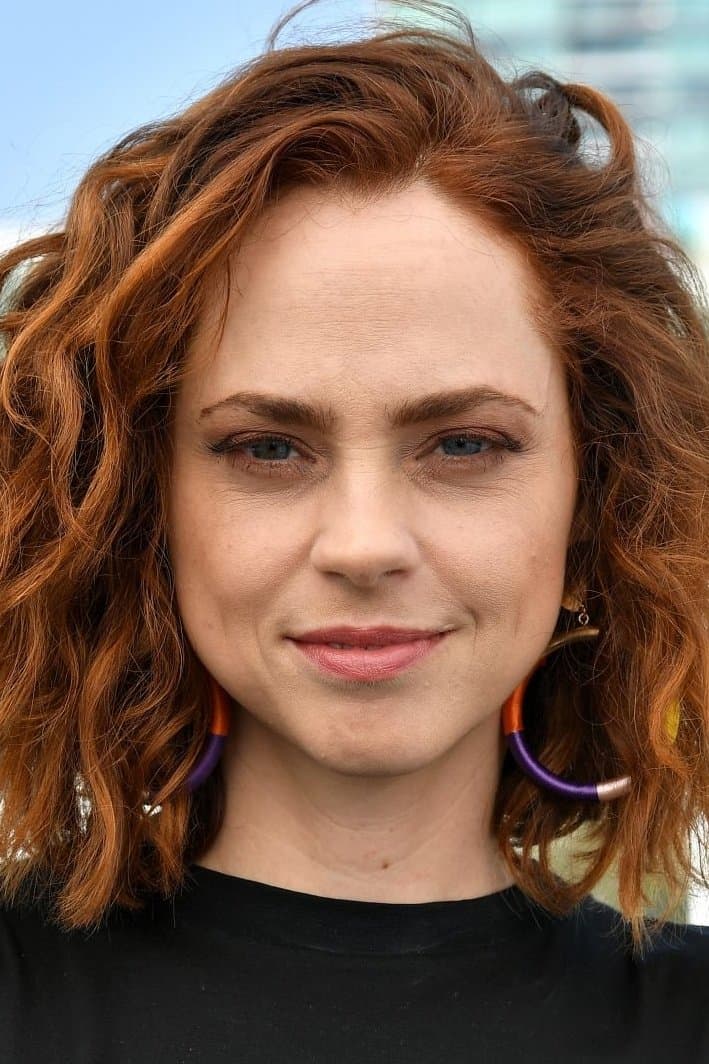 Fiona Dourif profile