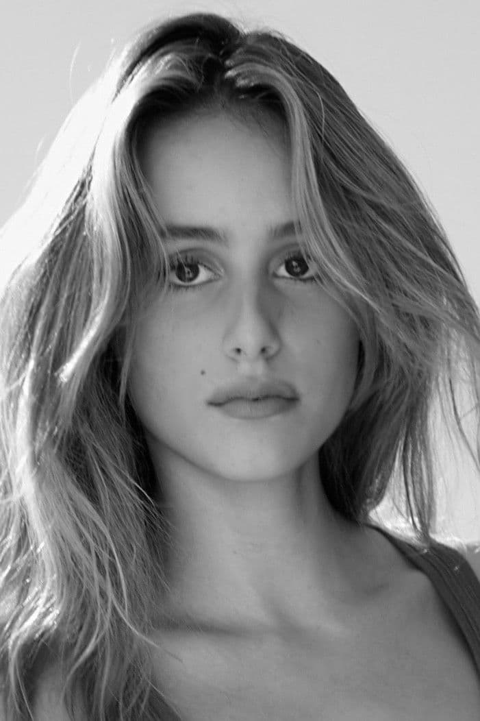 Nell Verlaque profile