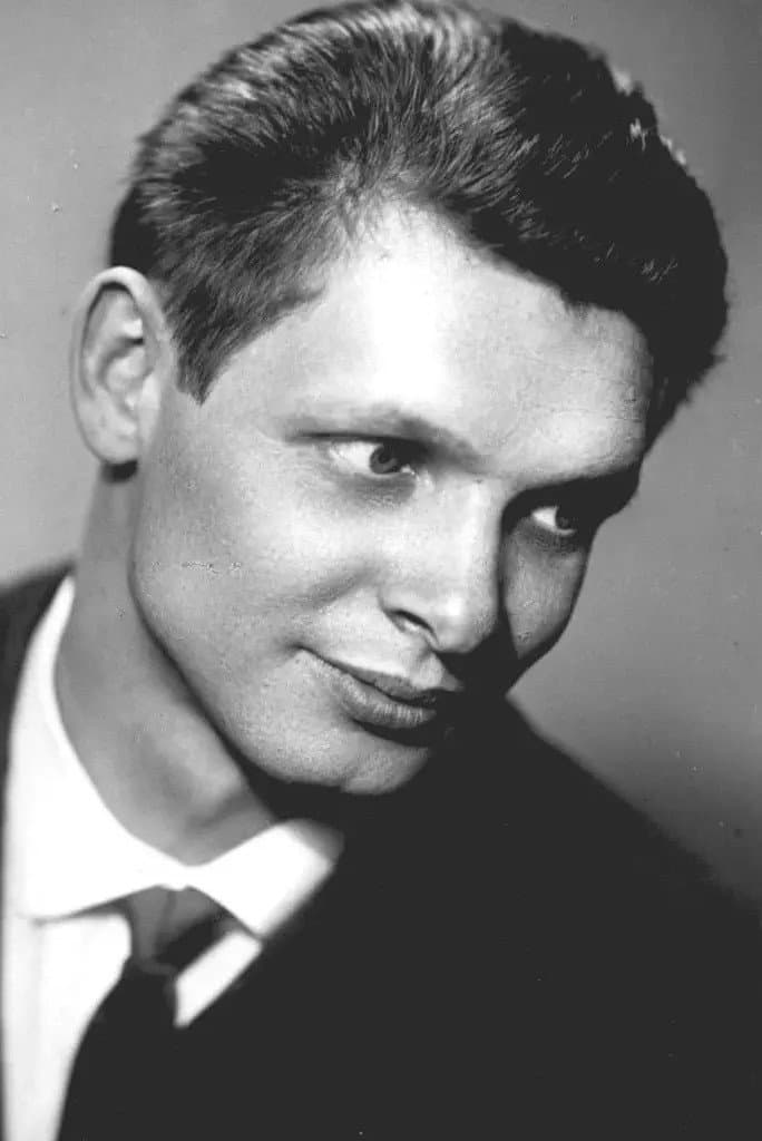 Eduard Khil profile