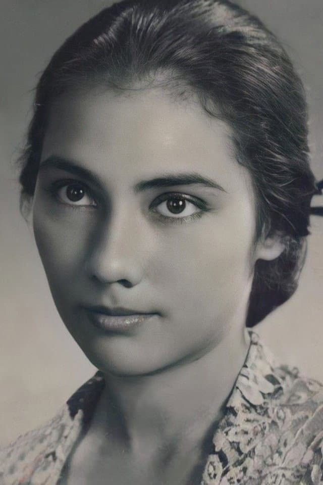 Indriati Iskak profile