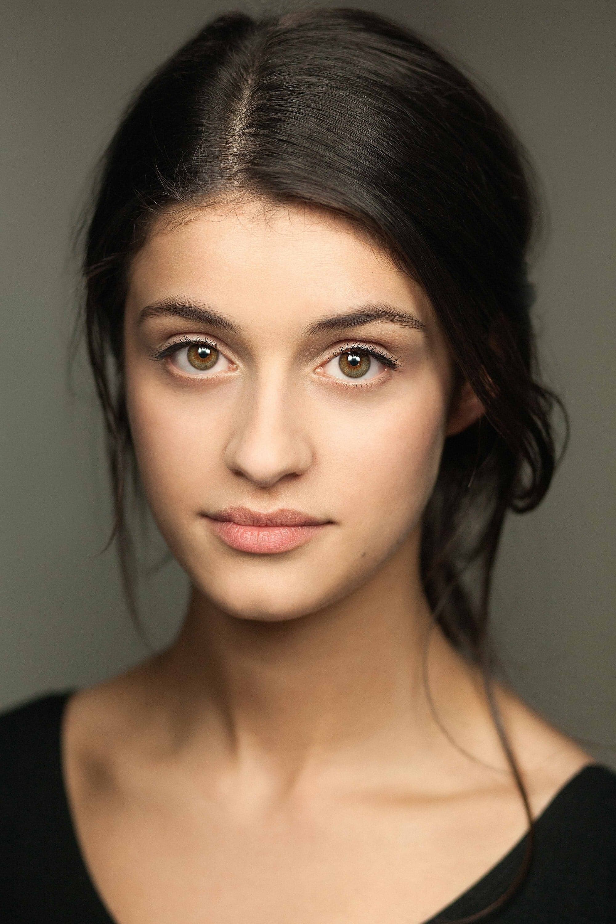 Anya Chalotra profile