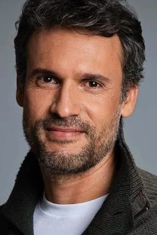 Yadier Fernández profile