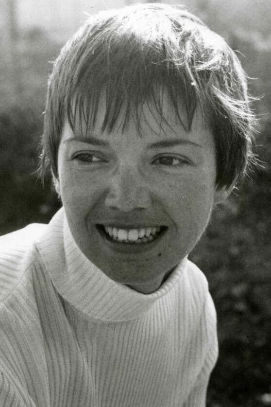 Elizabeth James profile