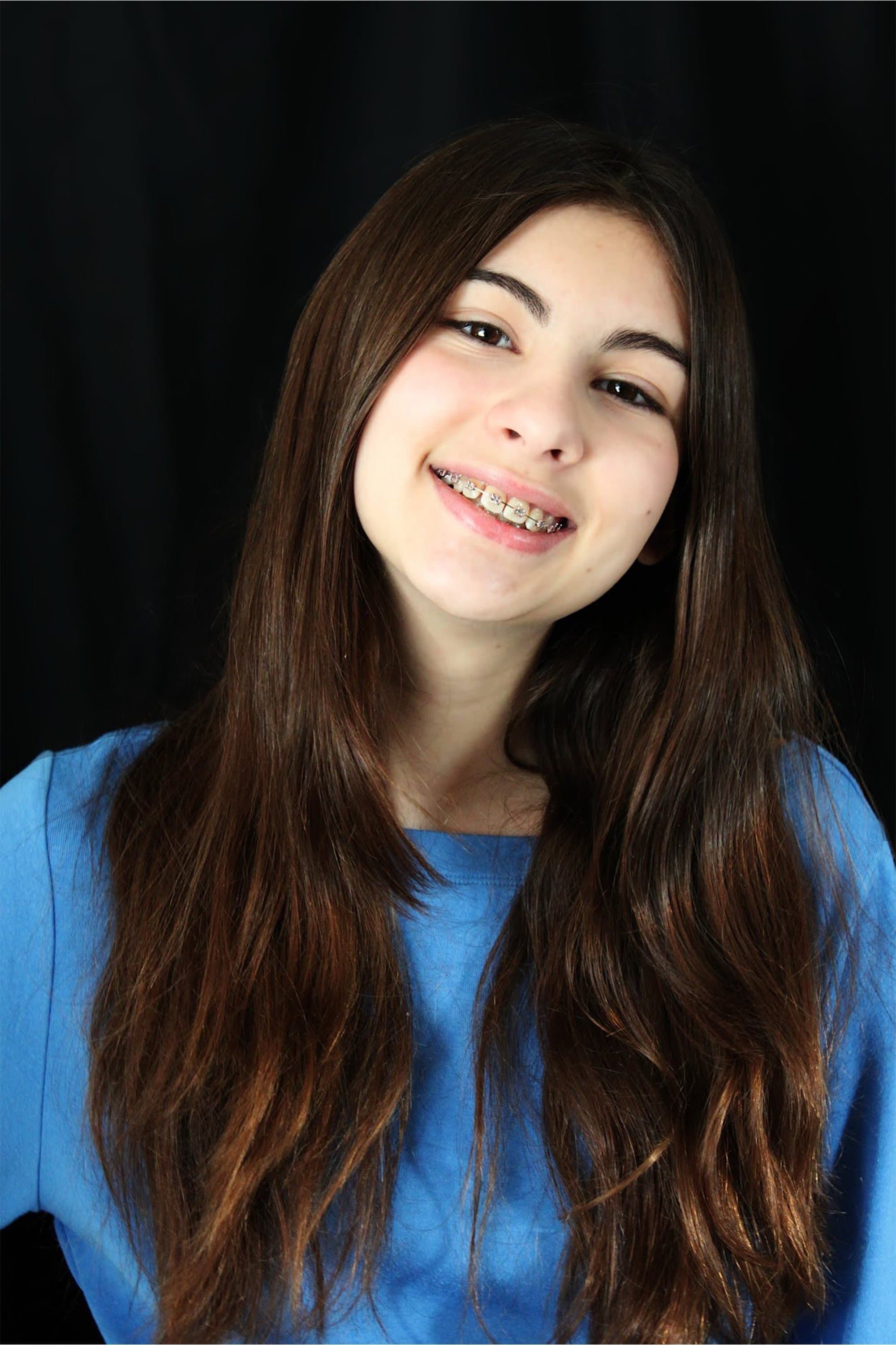 Laura Araujo profile