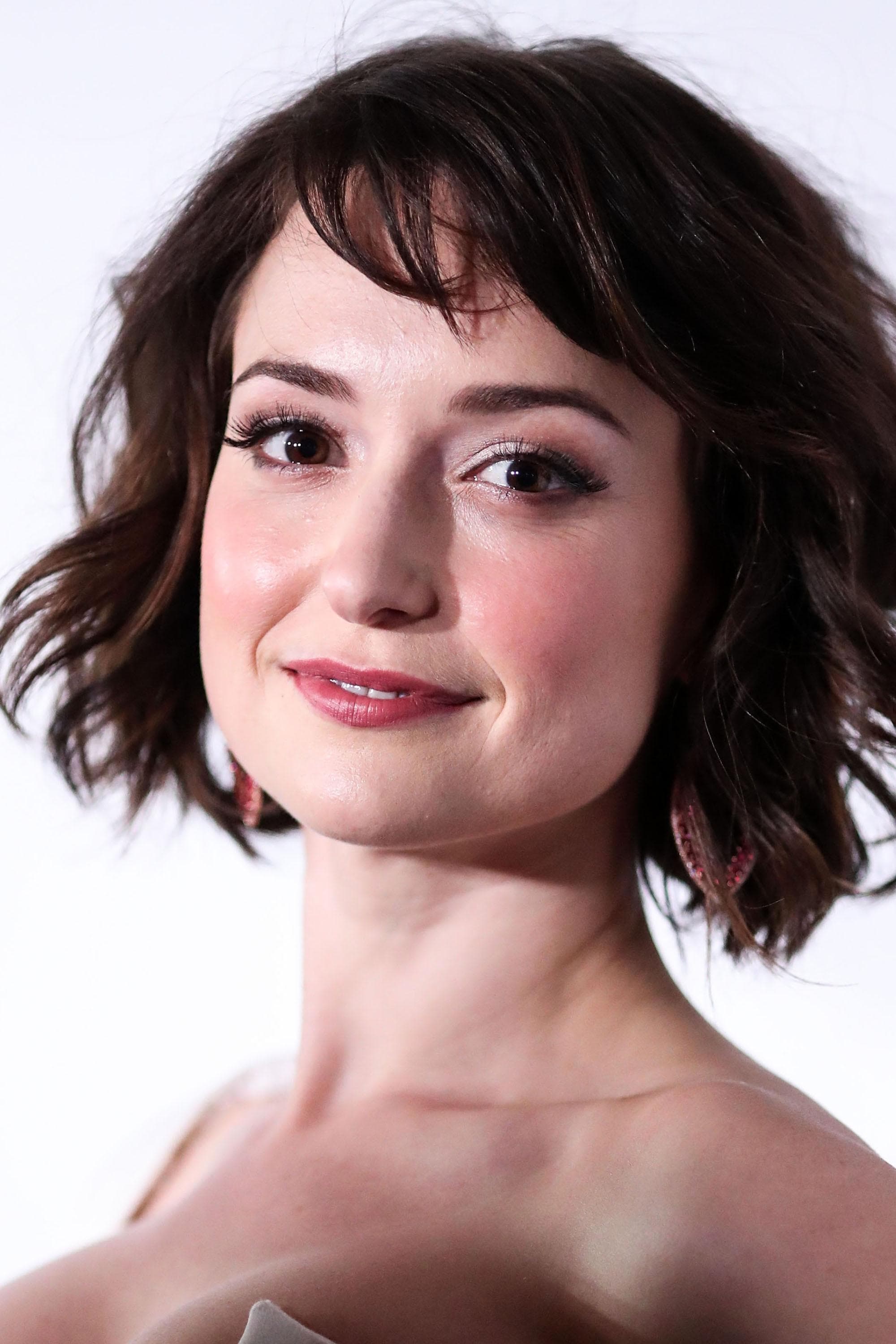 Milana Vayntrub profile