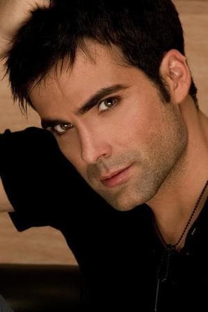 Naím Thomas profile