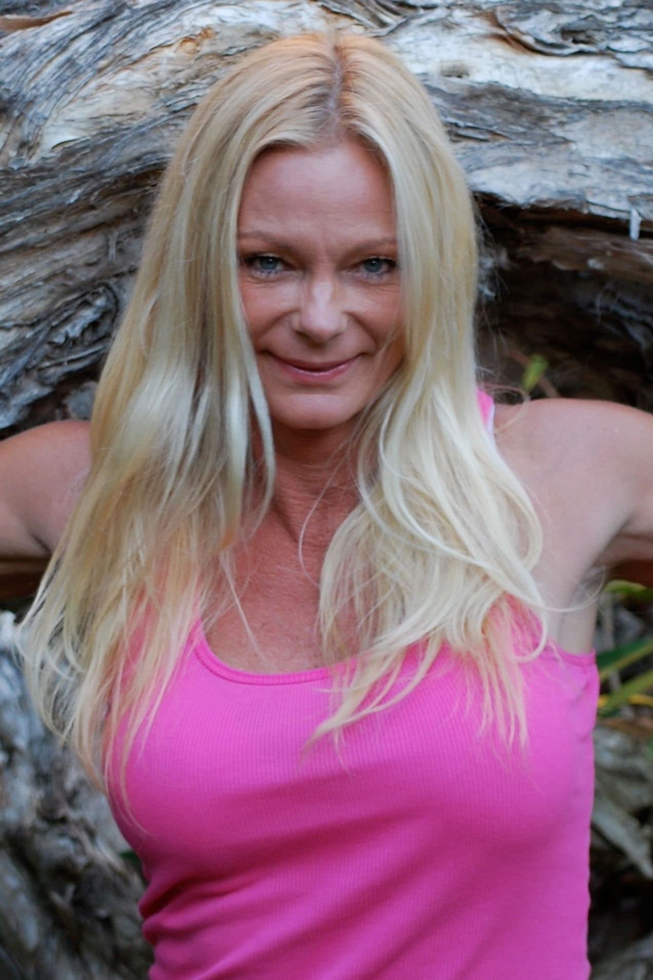 Raye Hollitt profile