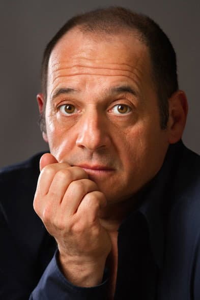 Julio Chávez profile