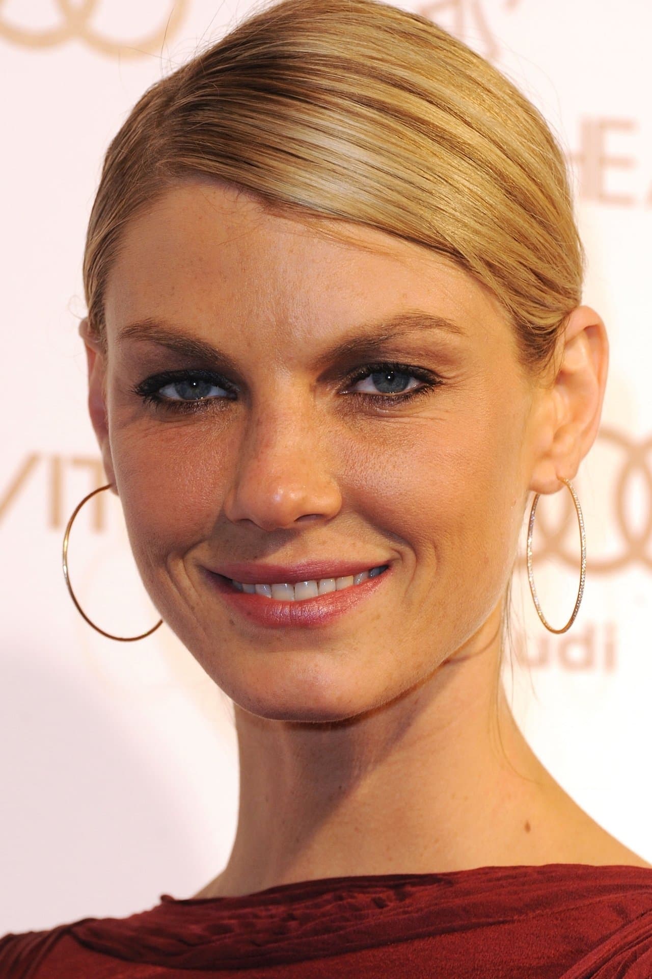 Angela Lindvall profile
